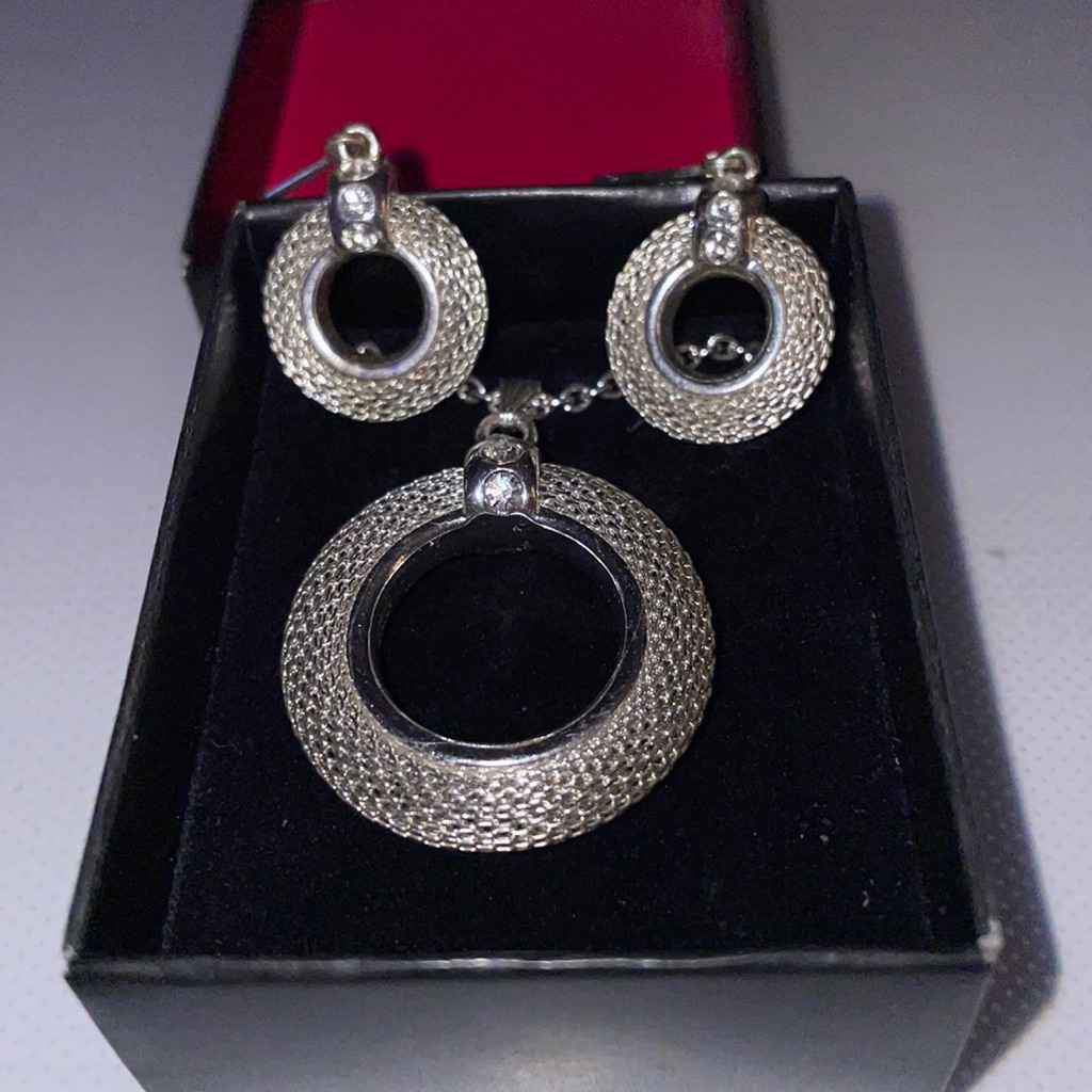 Avon SilverTone Necklace And Earring Set